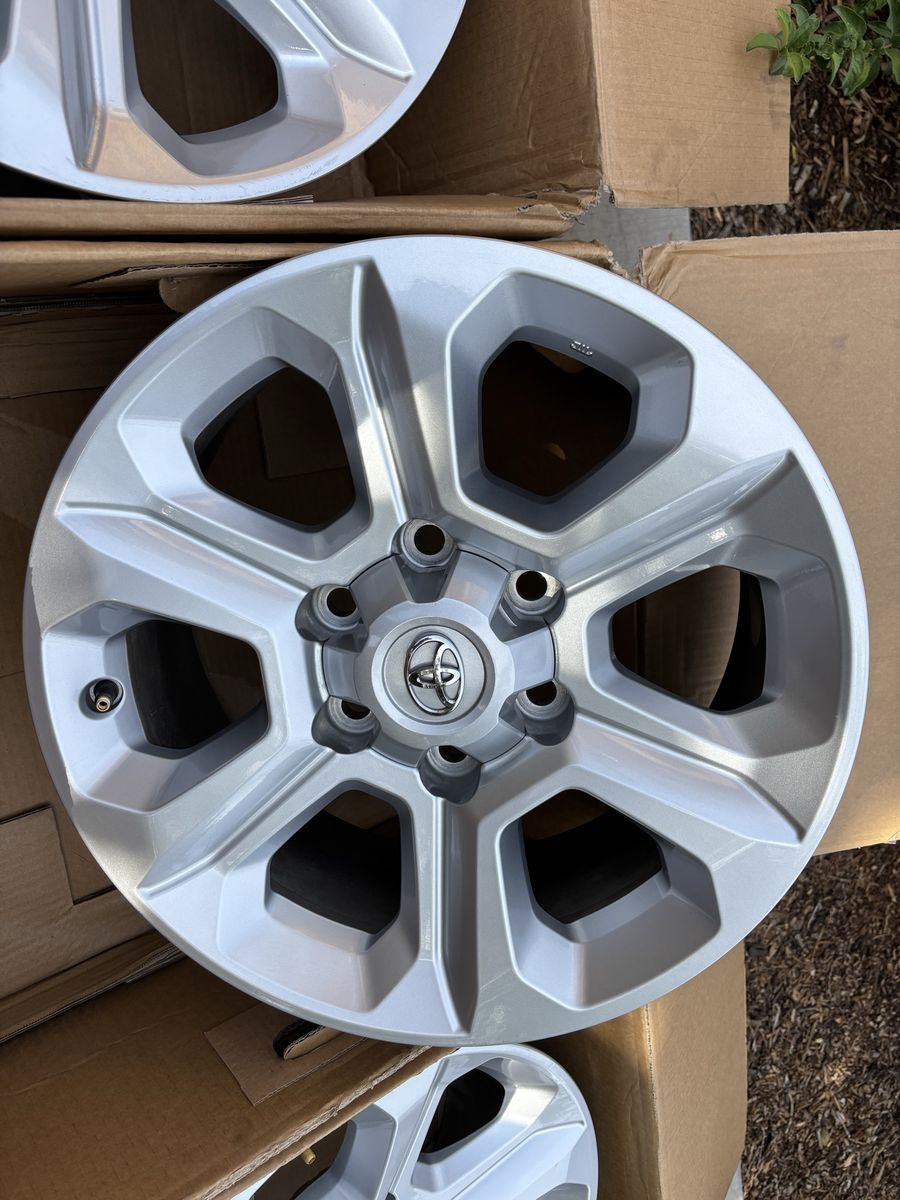 Toyota 2023 4Runner SR5 Wheels