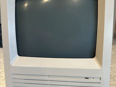 Vintage Apple Macintosh SE, 1MB RAM, 40 MB SCSI HD, 800K 3.5" diskette drive, keyboard & mouse