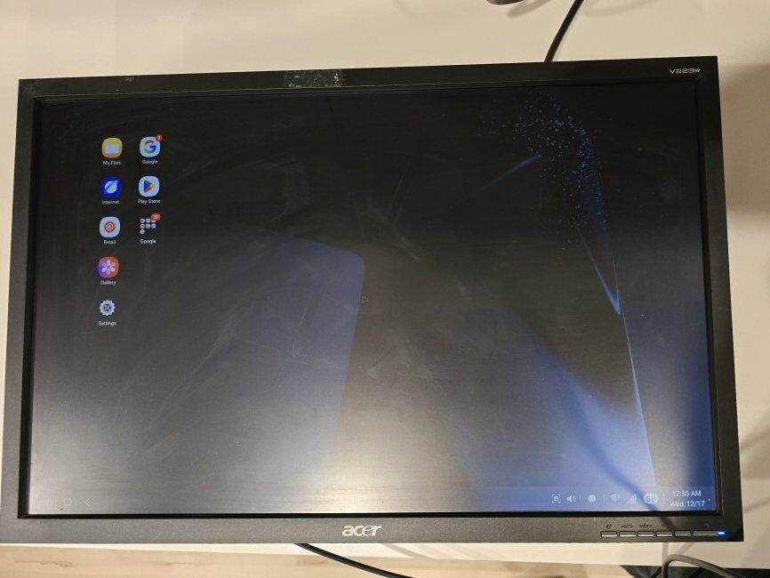ACER 22"W LCD monitor with wall mount