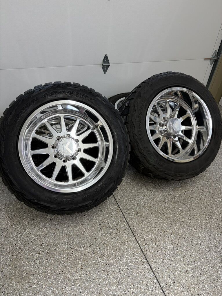 20x12 KG1 clockwork 8x6.5 Wheels on 33/12.50