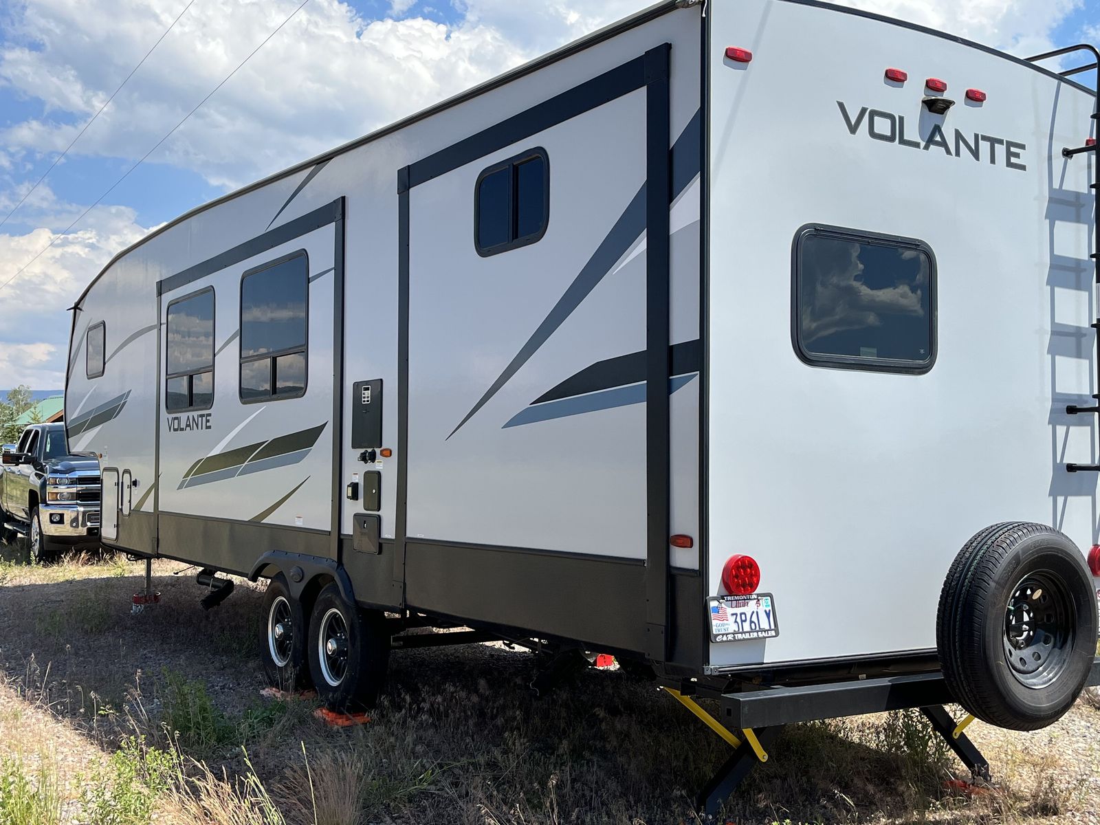 2021 Crossroads Volante 5th Wheel Trailer