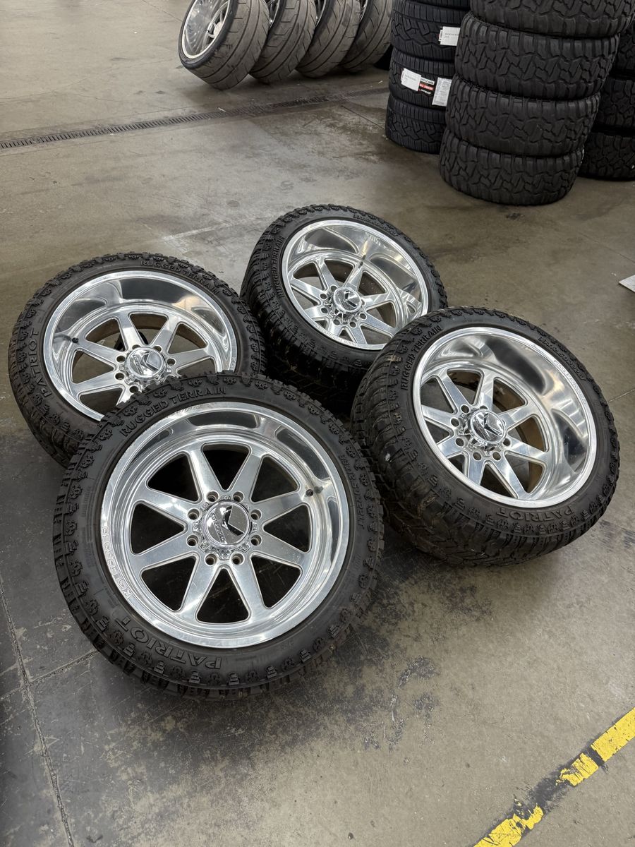 22x12 kg1 forged “okto” wheels/ 33x12.50r22 patriot tires 8x170