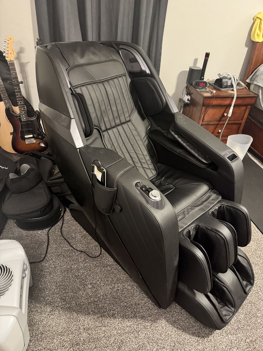 Masage Chair - Insignia 3D Zero Gravity Full Body Massage Chair