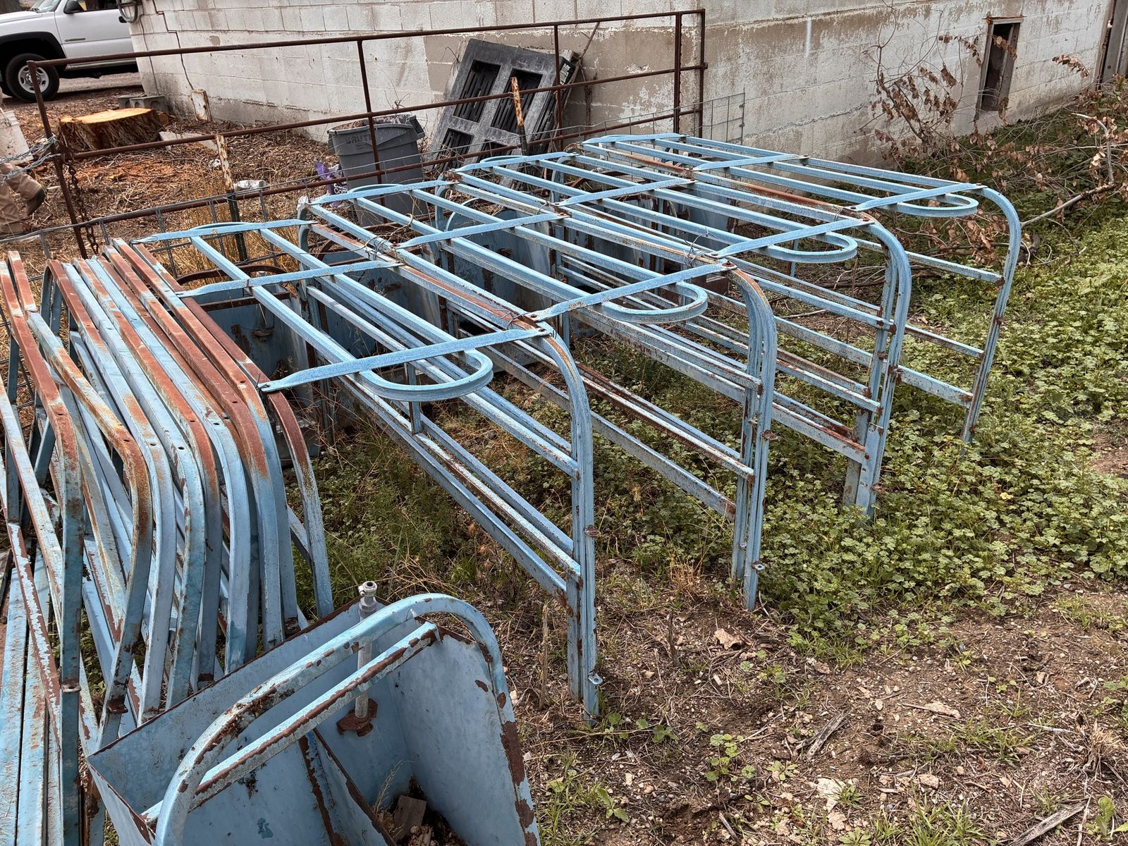 Hog Farrowing crates /feeder