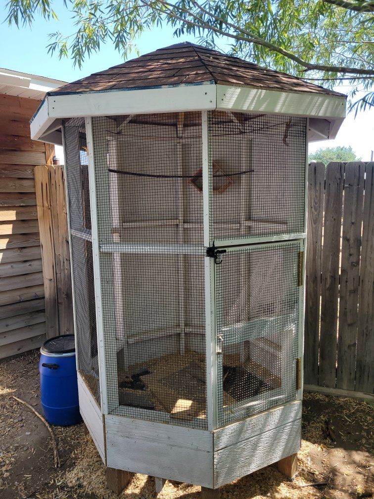 Custom Built Hexagonal Outdoor Bird Aviary/Cage with Wood Roof - Used