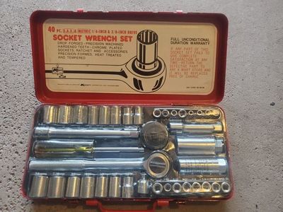 New Socket Wrench 40-Piece Set (SAE and Metric)