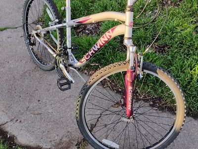 Schwinn High Timber 26in Mountain Bike 21 Speed