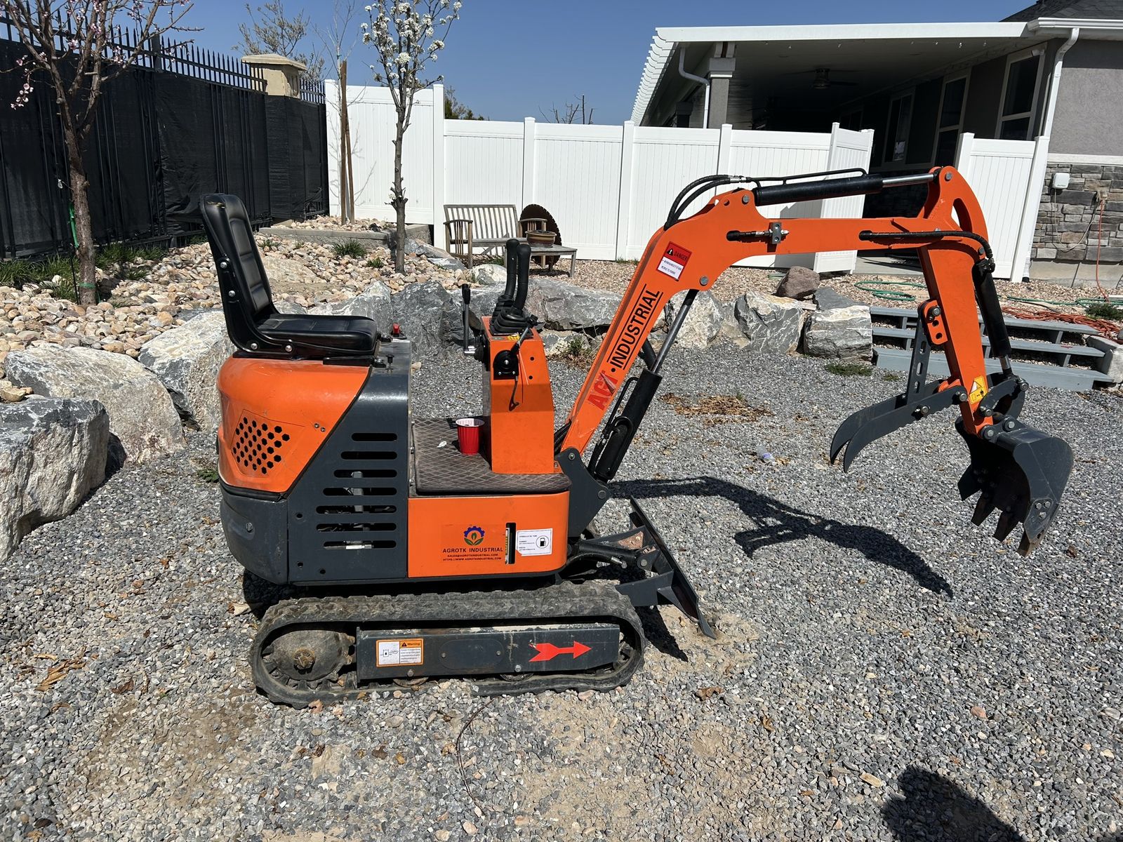 LH13R mini excavator