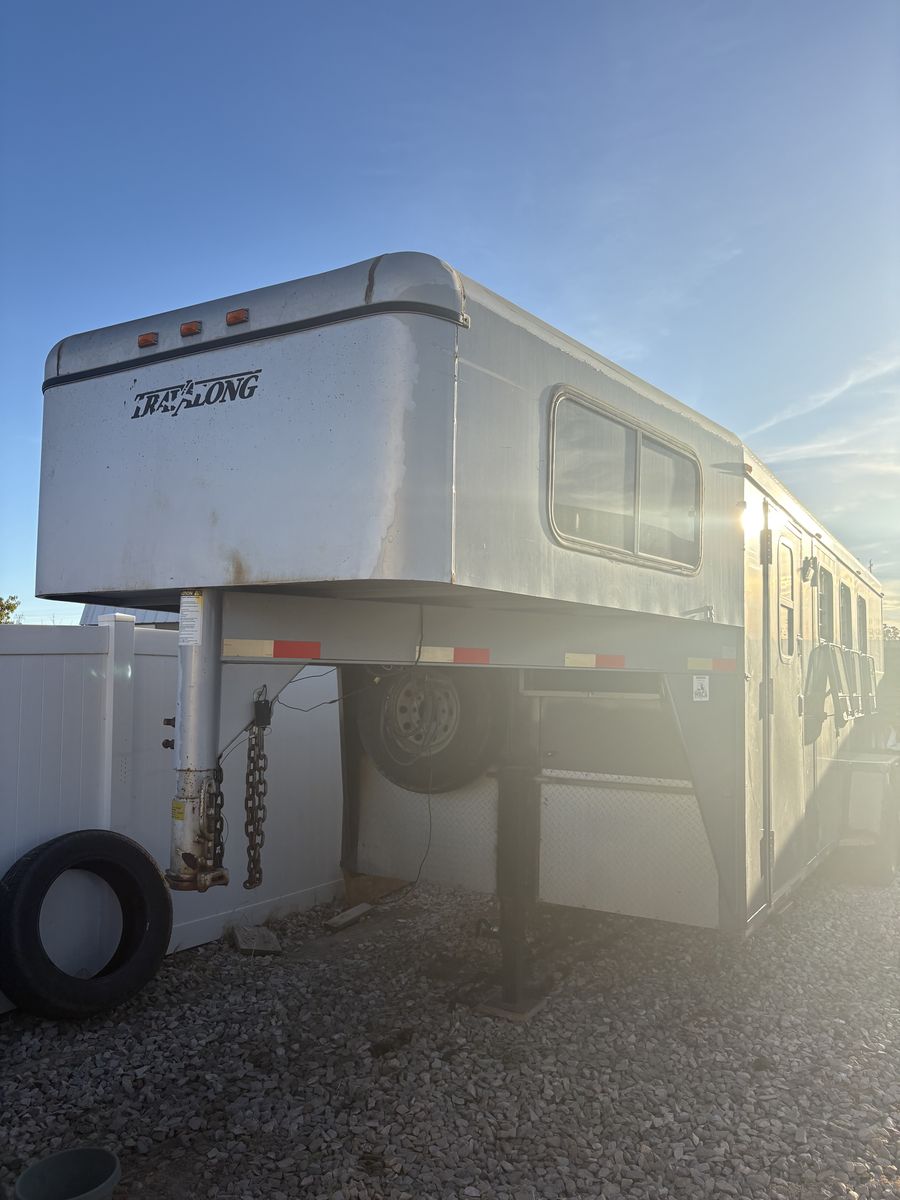 2000 TravALong 3 horse slant gooseneck 