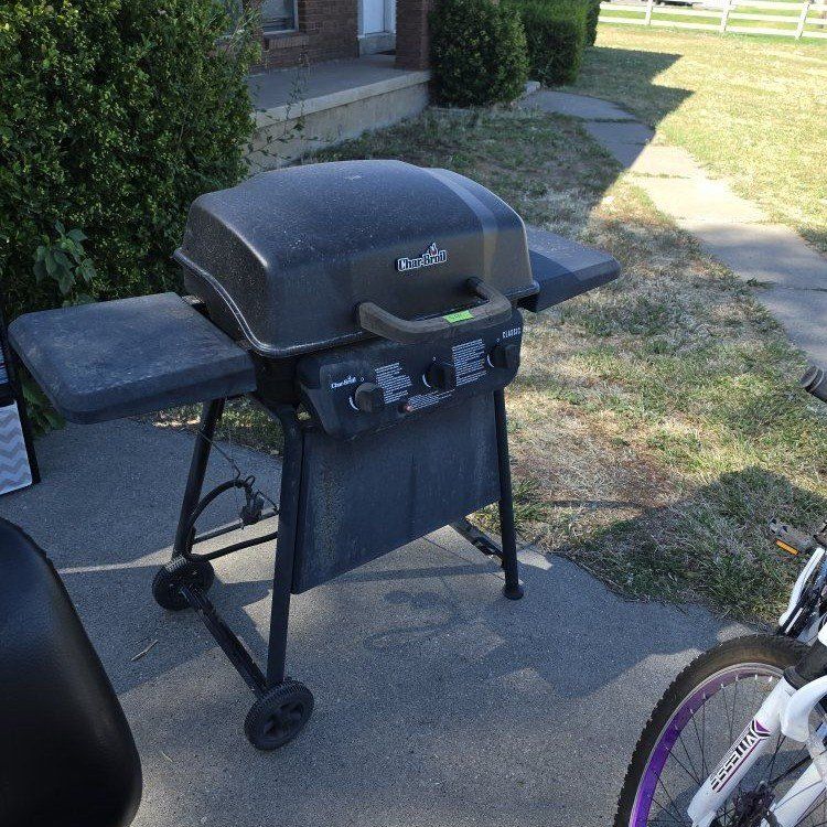 Char-Broil Classic 2-Burner Gas Grill - Compact Black BBQ with Side Shelves