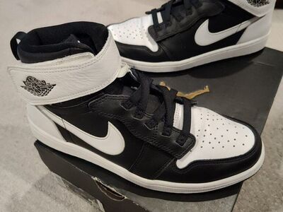 Air Jordan 1 Hi Flyease