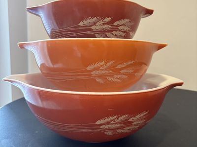 Vintage Pyrex wheat nesting bowls set 4