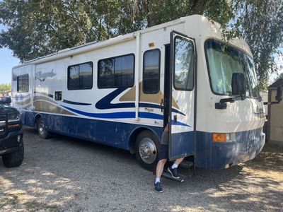1999 Diesel Pusher Motor Home with Allison Trans. Magnum Chassis