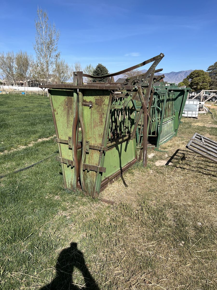 Powder River Squeeze Chute