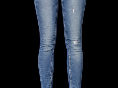 Women’s Medium Wash Skinny Jeans – Distressed Hem Size 0
