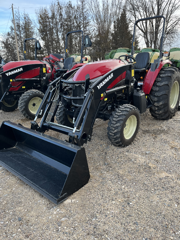 4WD Rops tractor w/loader, 3pt hitch