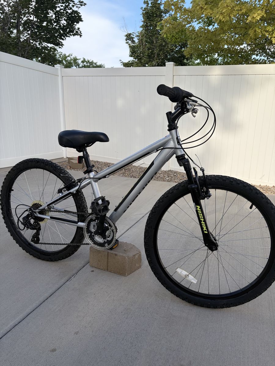 Nishiki Pueblo 24" Youth Mountain Bike - Silver/Black, Hardtail