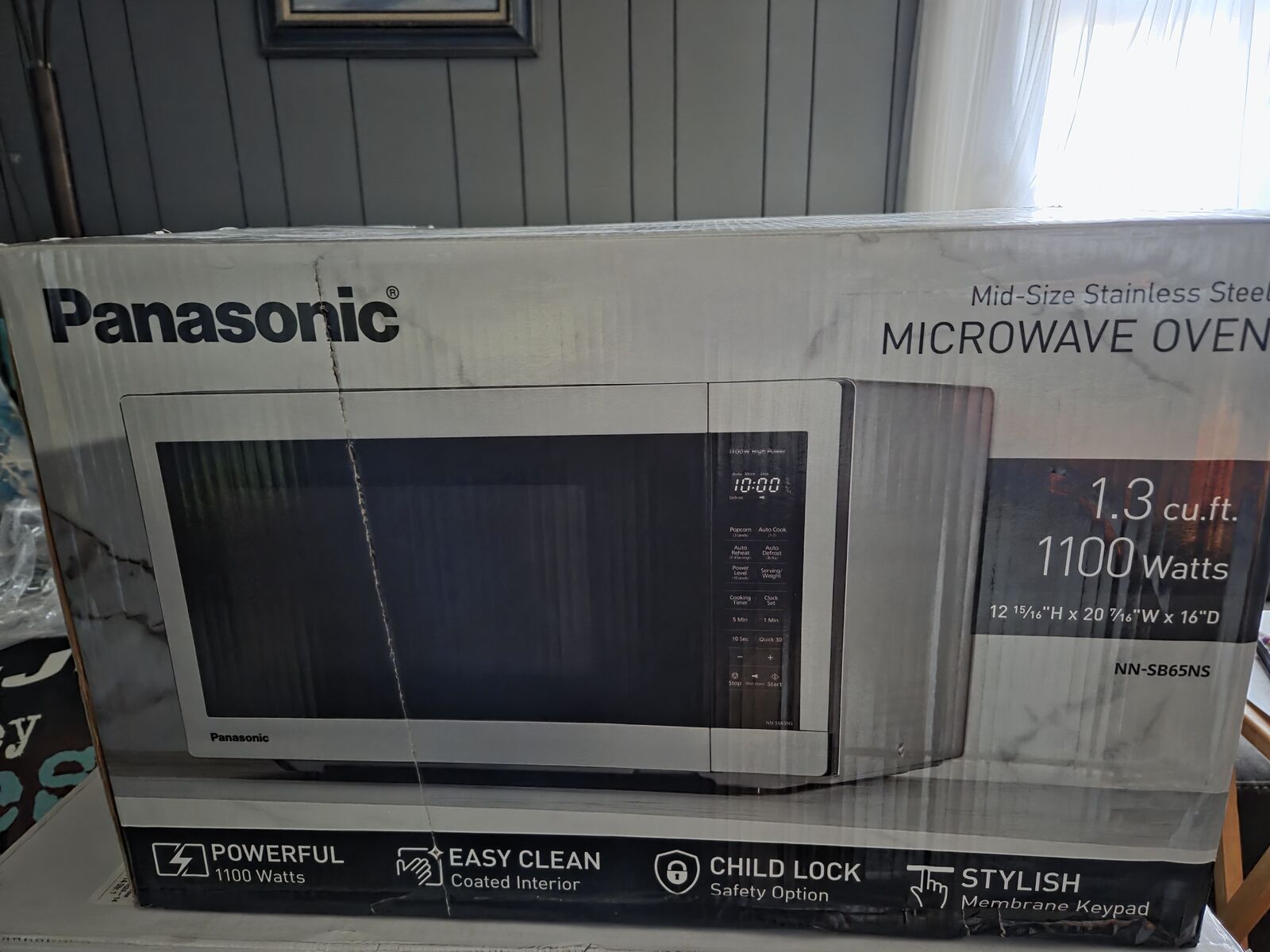 Brand new in box Panasonic 1.3 cu ft Countertop Microwave Oven in Glass Door