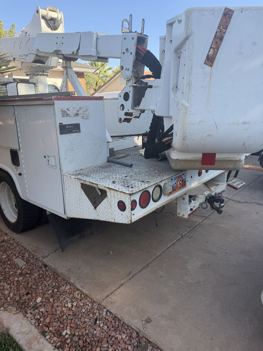 Bucket  truck.  Altec 42ft