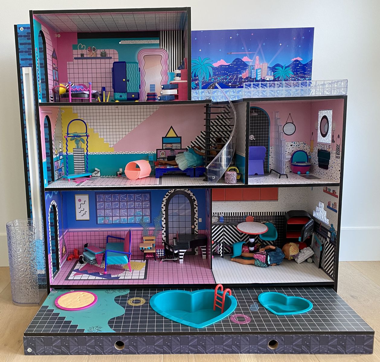 LOL OMG 80s Mansion with Pool Playset