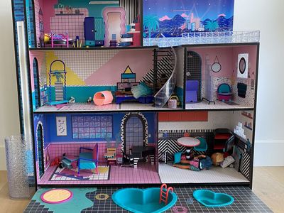 LOL OMG 80s Mansion with Pool Playset