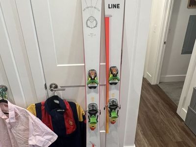 LINE Sir Francis Bacon 184cm Skis with Look Pivot 14 Bindings