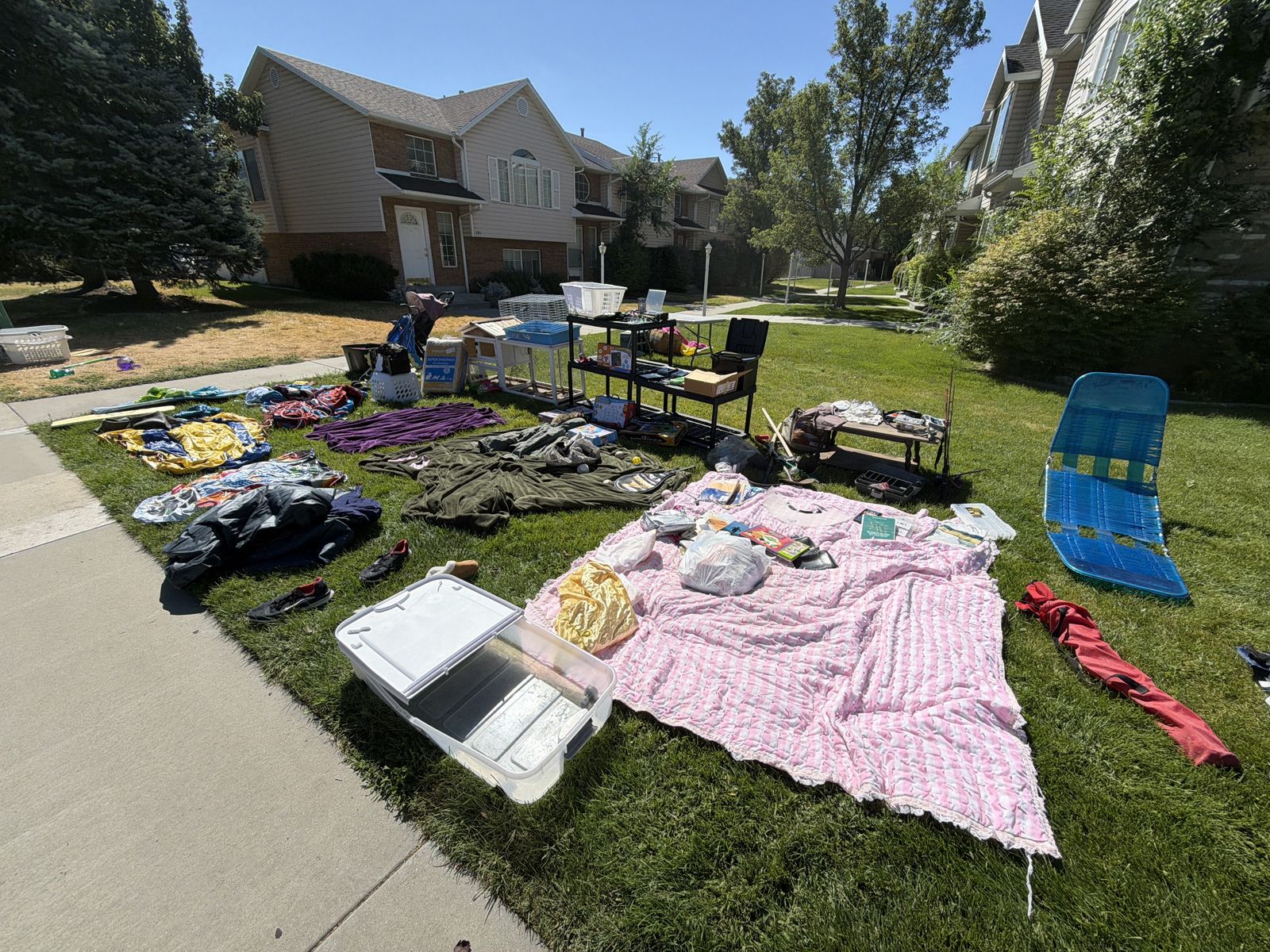 Aug 22nd 10am-2pm Multi family moving sale everything MUST GO!!! 