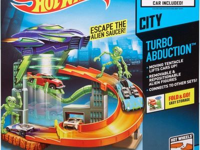 Hot Wheels City Turbo Abduction Alien Saucer Track Set with Figures