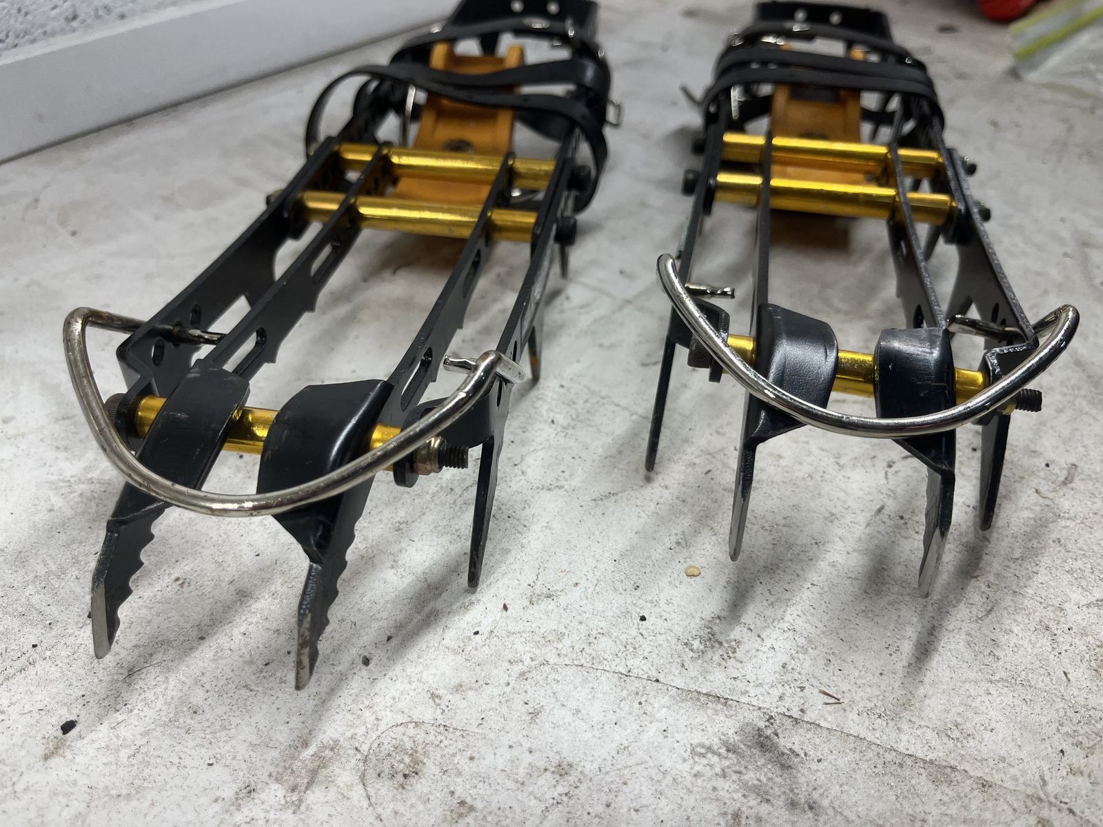 Ice Climbing Crampons - Technical Crampons - very good condition - extra parts & spikes - with carrying bag