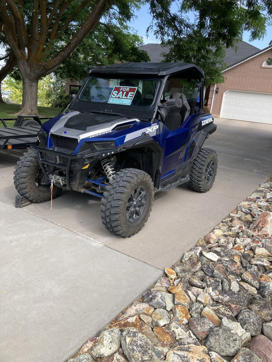 Polaris General XP Deluxe 1000 Side-by-Side UTV Blue - Ready for Adventure