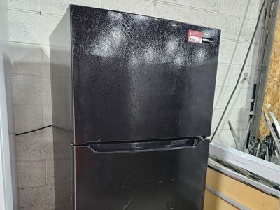 BEAUTIFUL FRIGIDAIRE TOP AND BOTTOM FRIDGE! W-WARRANTY