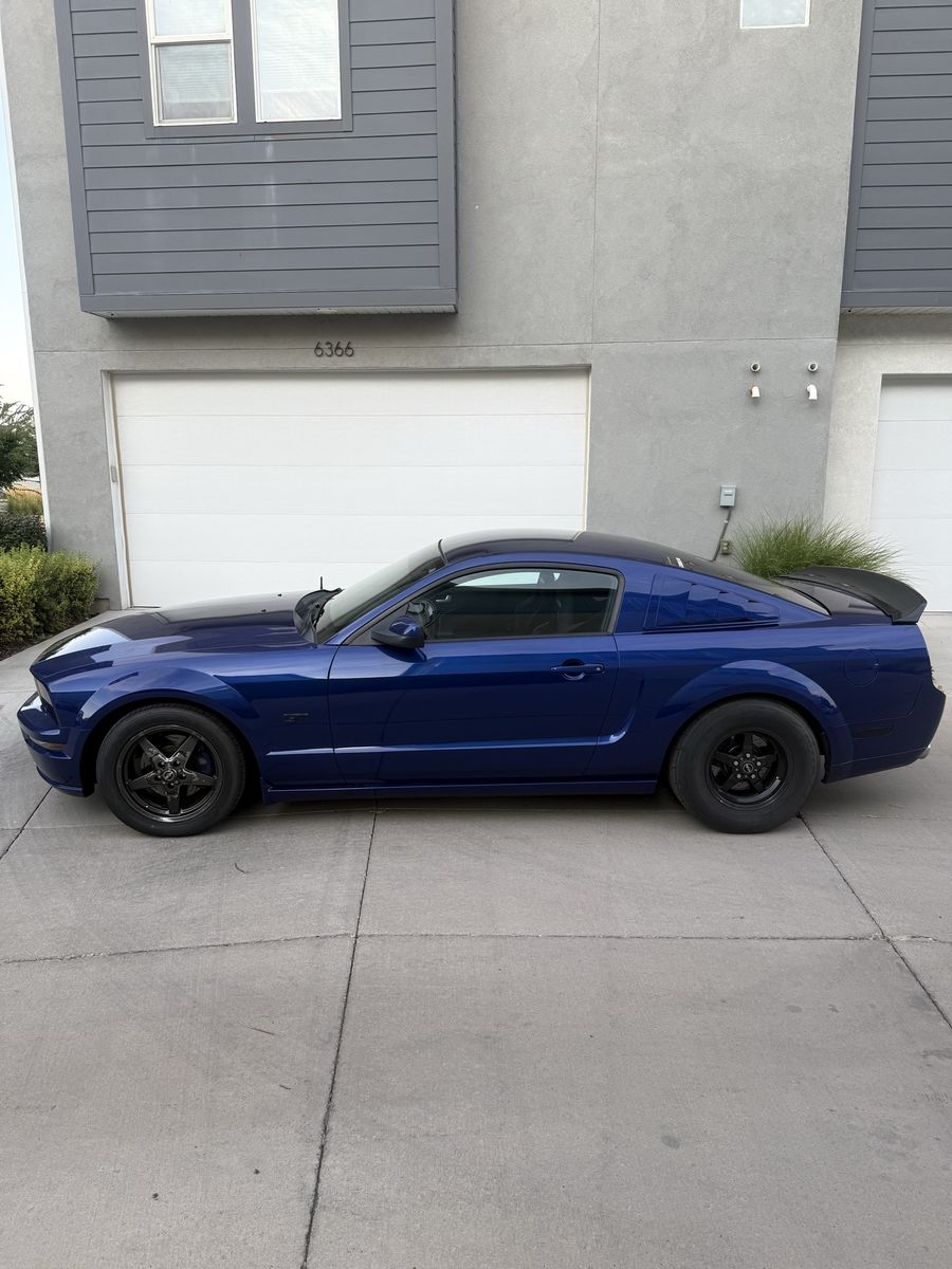 2005 Ford Mustang GT Premium