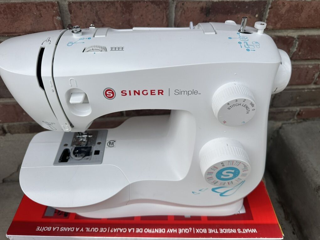 Singe Simple 3337 Sewing Machine Like New In Box