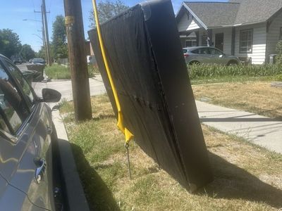 FREE BOX SPRING - Queen size