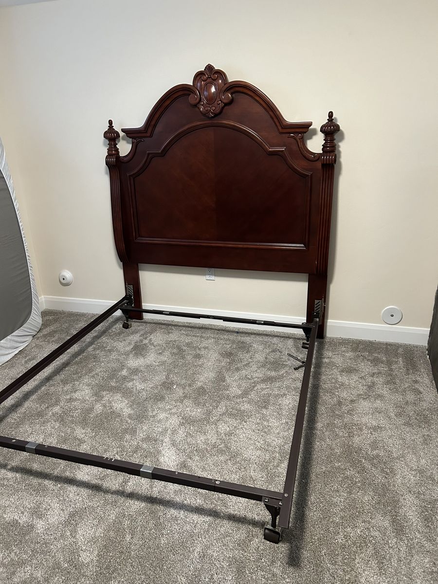 Located in Garden City/Bear Lake!! Queen headboard and metal frame