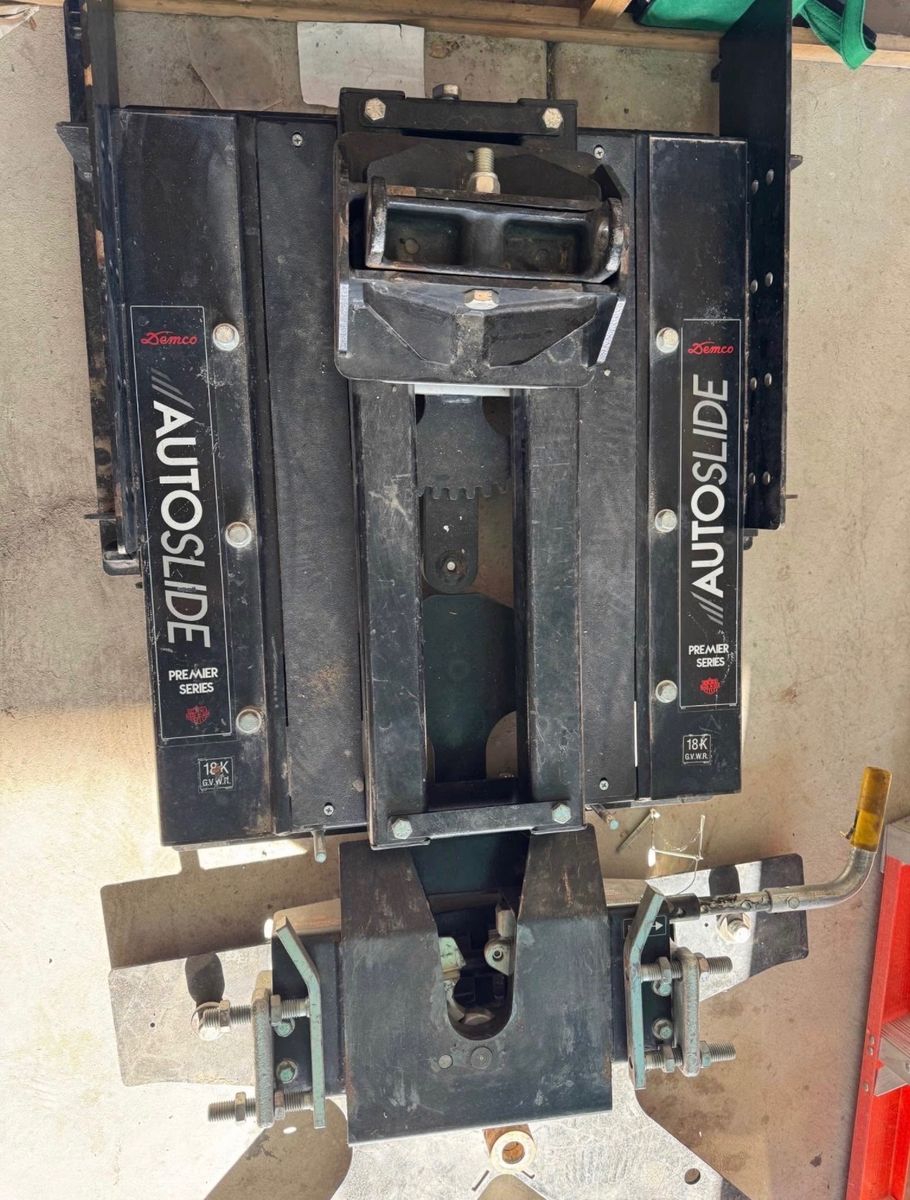 Demco 5th wheel Auto slider