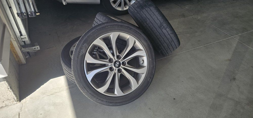 18" OEM Hyundai Alloy Wheels