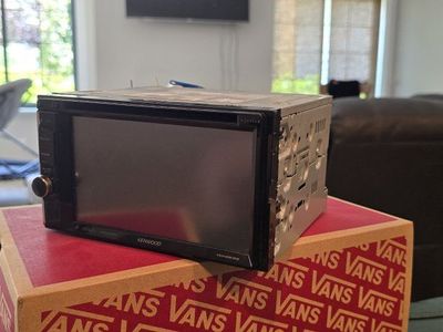 Kenwood moniter with carplay and Bluetooth