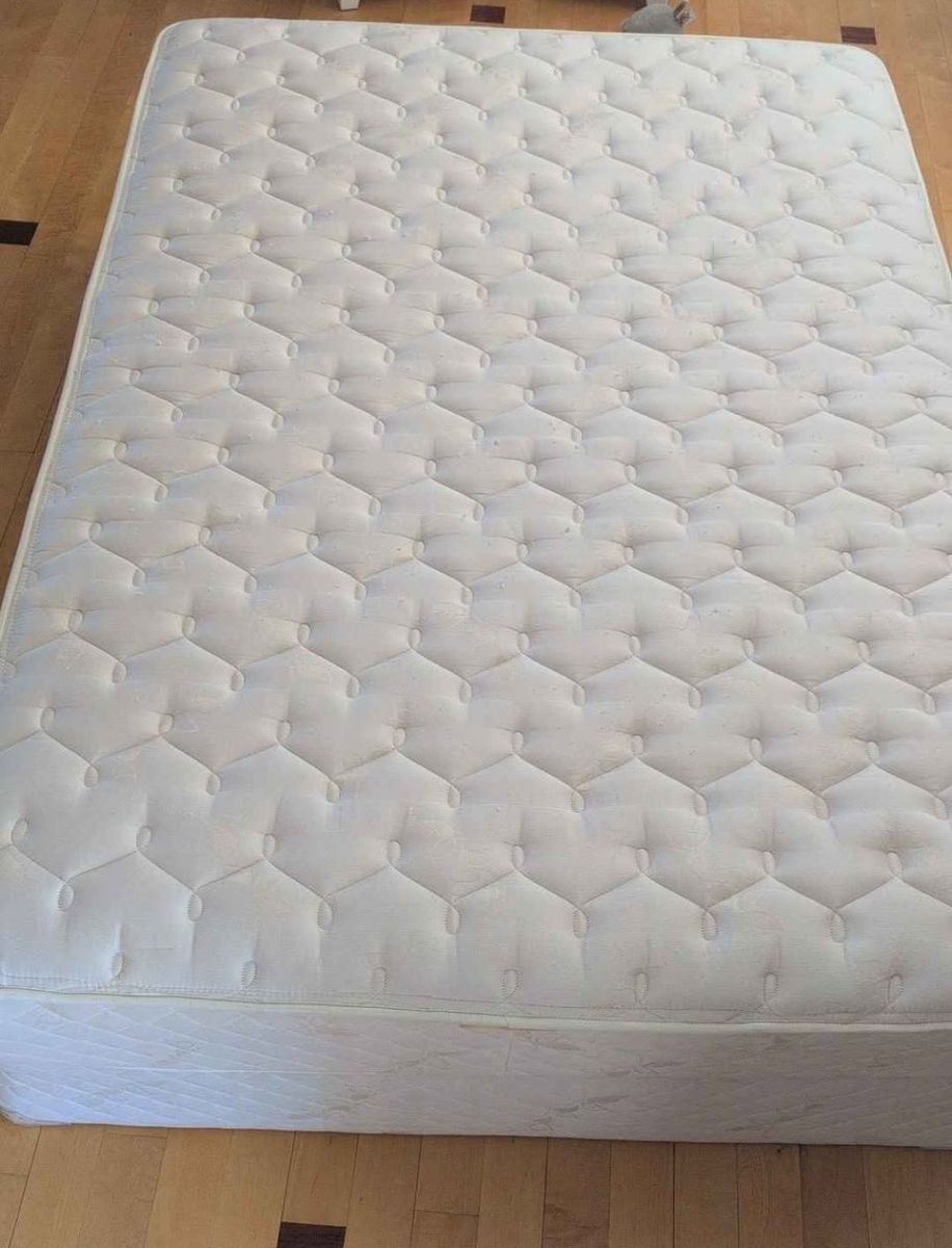 Full mattress and box spring