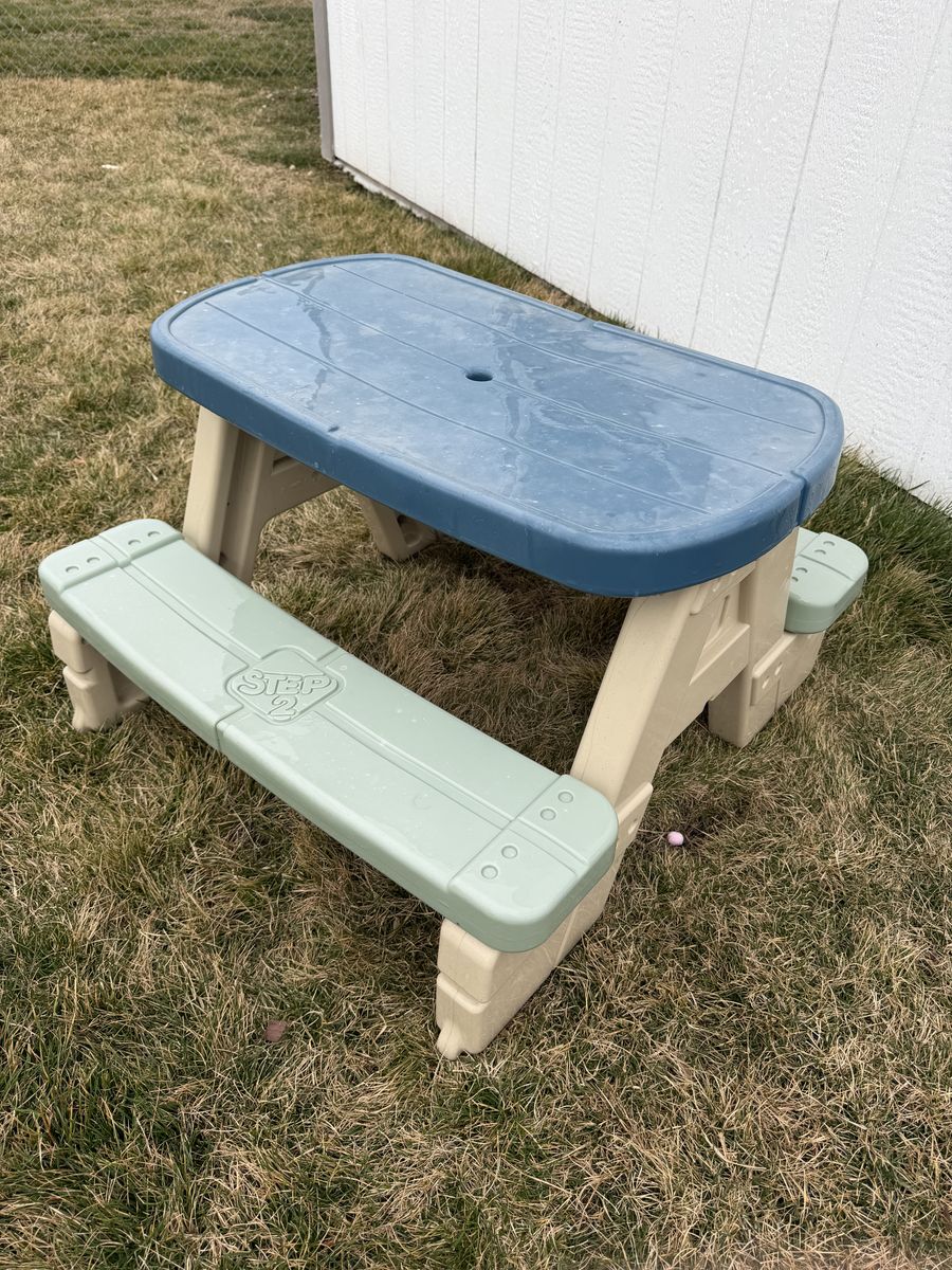 **FREE** Kids Plastic Table