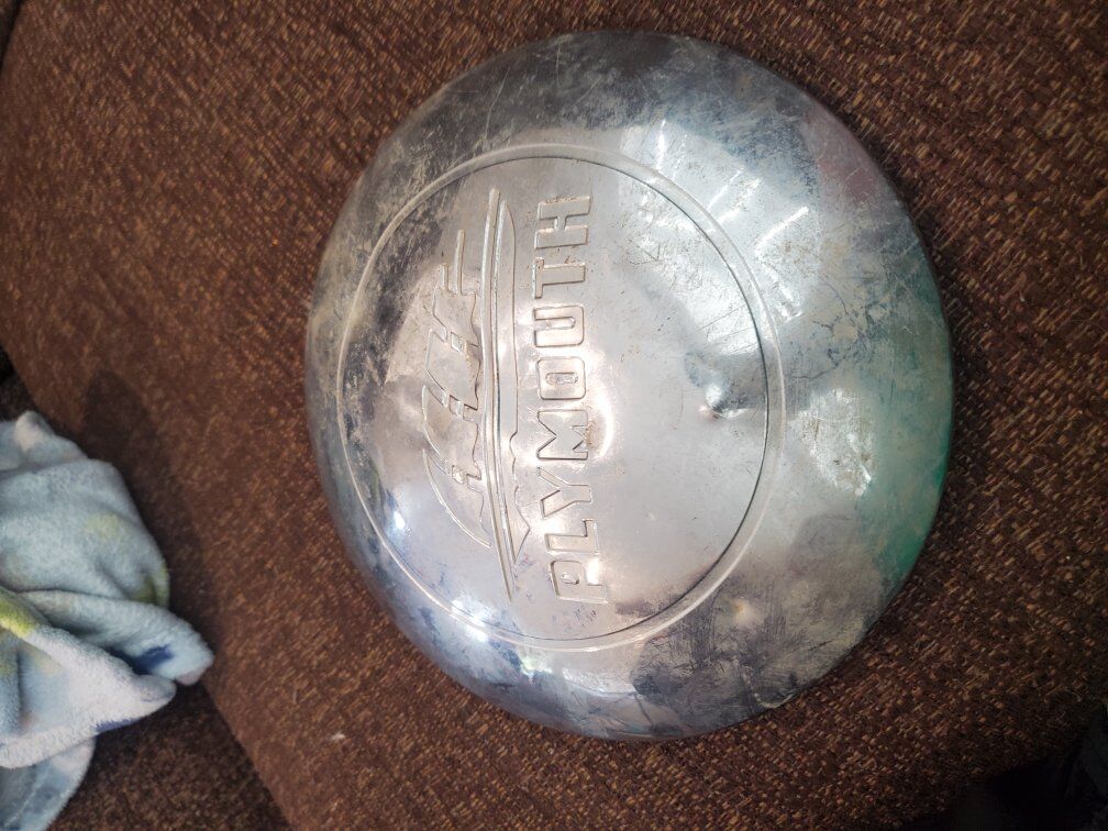 Plymouth hubcap