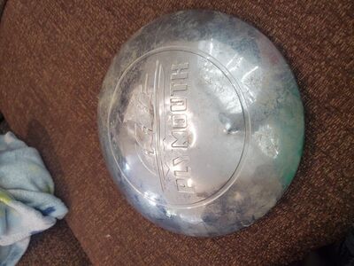 Plymouth hubcap