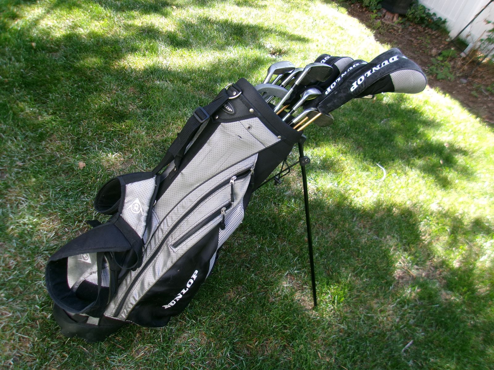 Men's Dunlop Golf Club Set in a Dunlop Bag - Right Hand