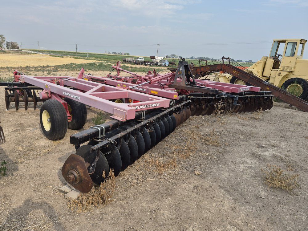 Sunflower AGCO 1435-26 Disc Harrow Tillage Farm Implement