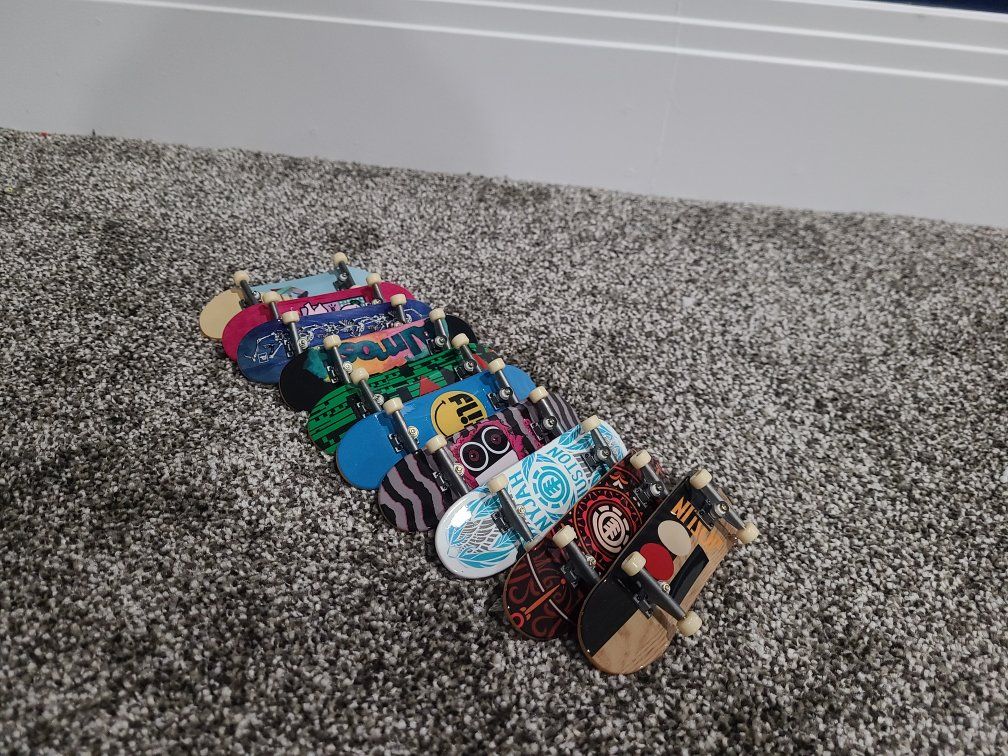 10 Tech Deck Finger Skateboards *OUT OF BOX*