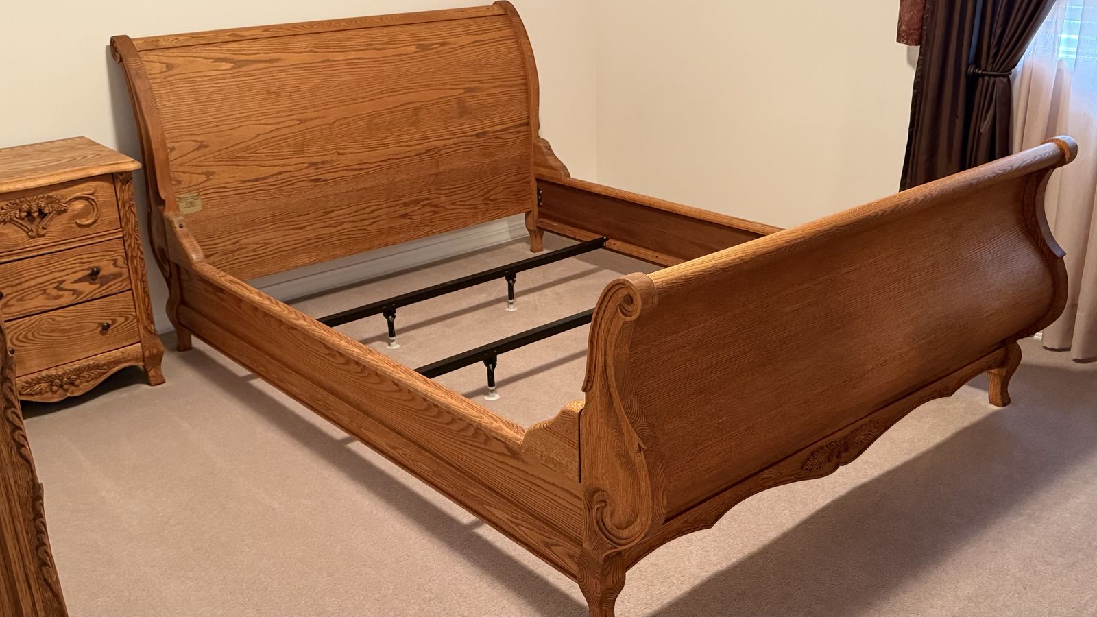Solid Oak Versailles Limited Edition Queen Bedroom Set – Excellent Condition