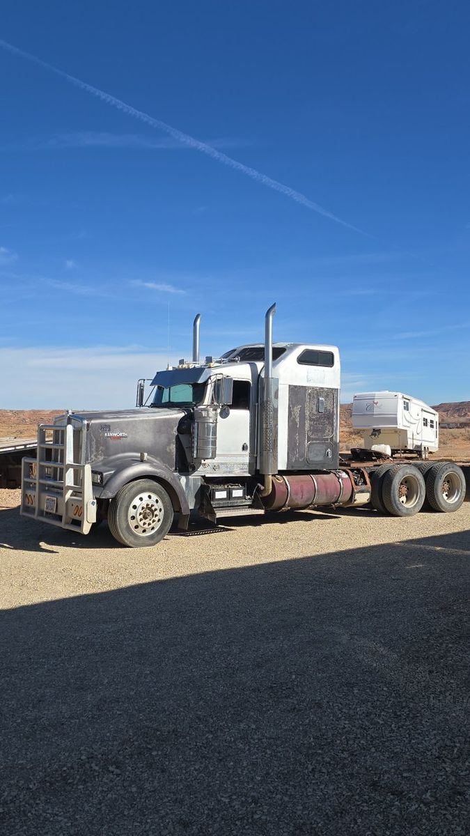 Kenworth W900 & trail king lowboy