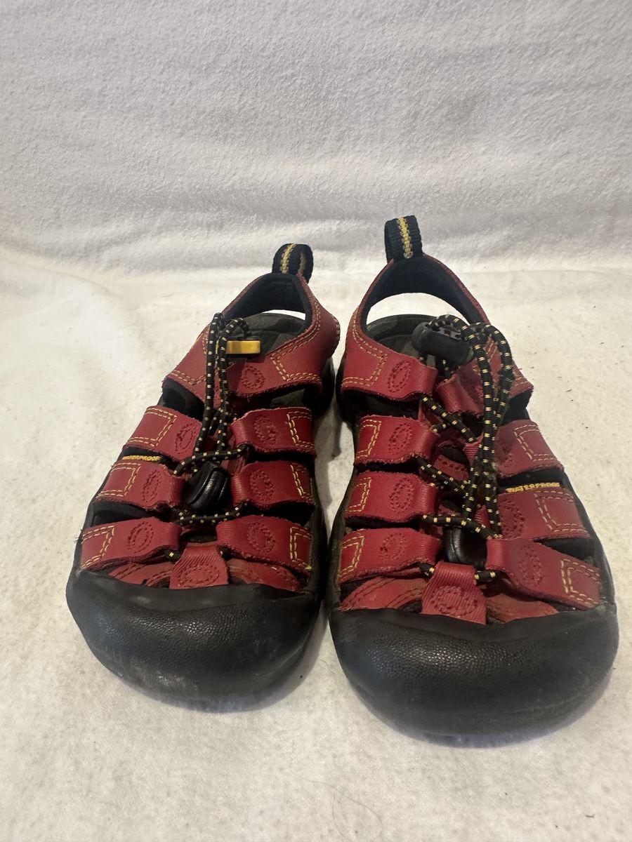 Keen Toddler Size 10 Red Wtrprf Hiking Sandals