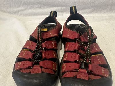 Keen Toddler Size 10 Red Wtrprf Hiking Sandals
