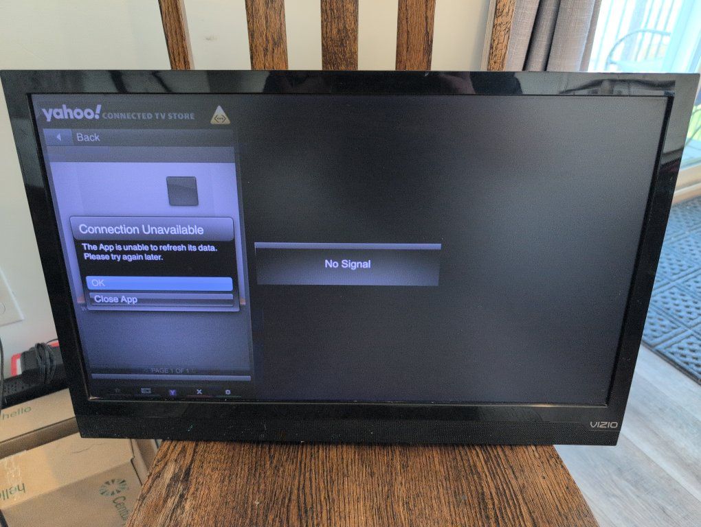 VIZIO E241i-A1 24" LED Smart TV with Remote, Wall Mount, & Power Cord - Used